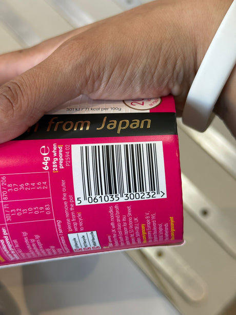 itsu Noodles and Broth Chick-n Ramen 64g front packaging | Asian Grocery UK